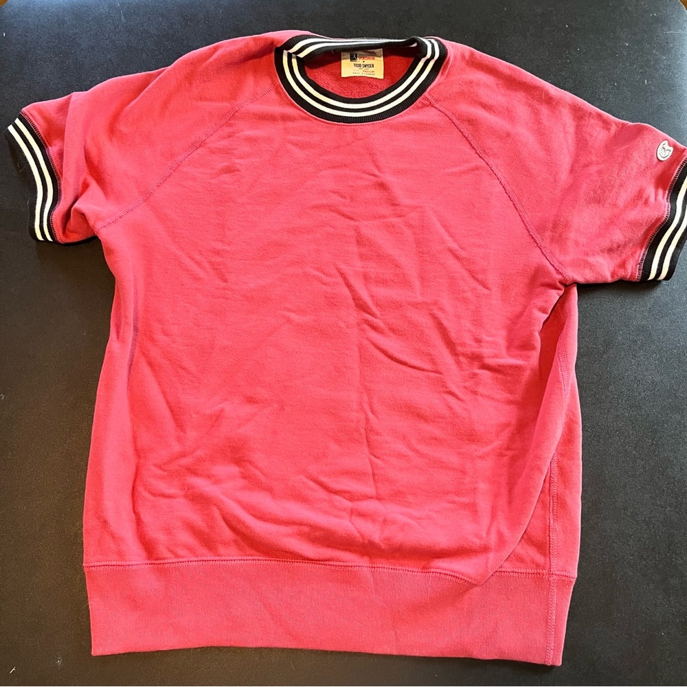 Todd Snyder / Champion short sleeve sweatshirt in dusty red/black